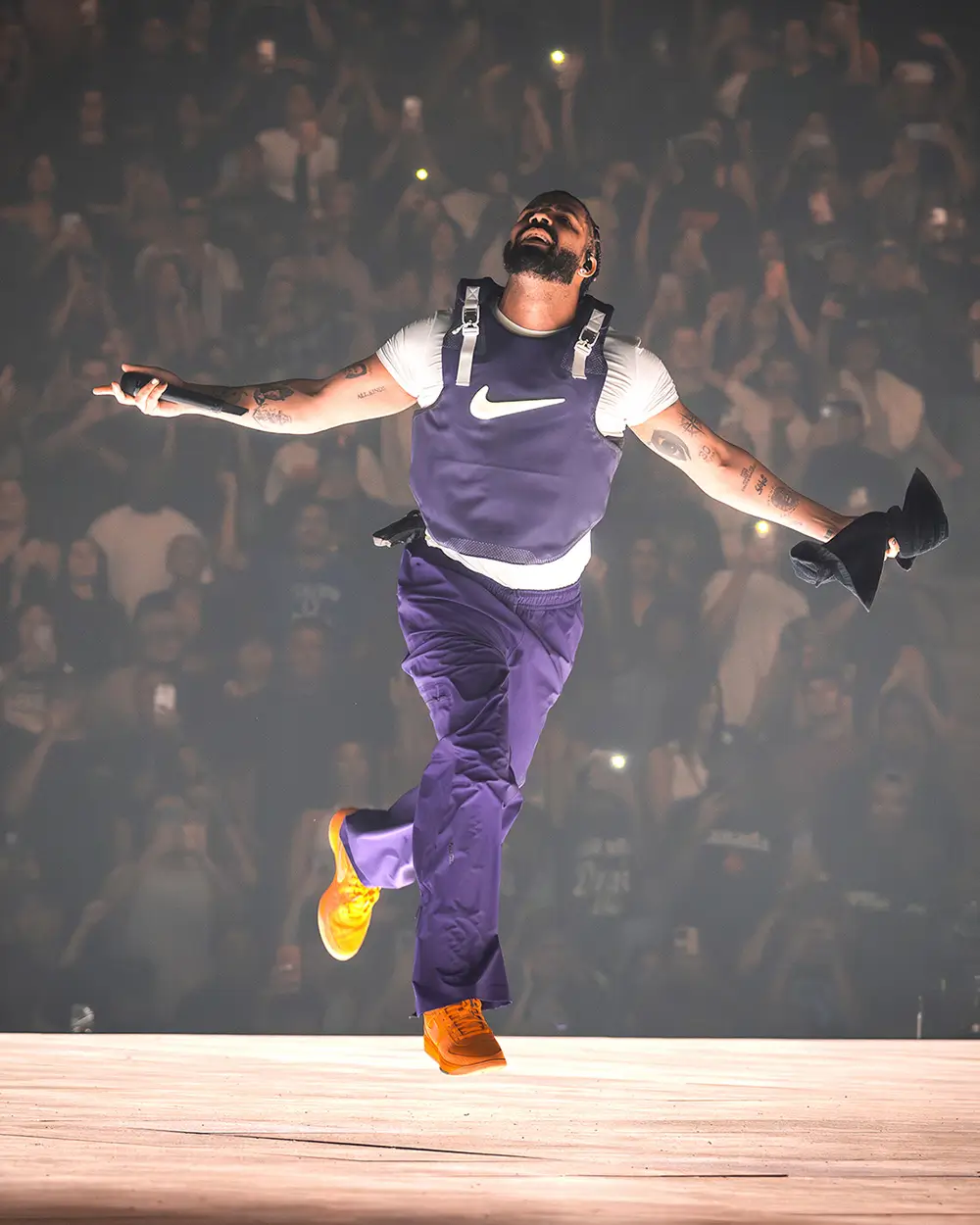 Drake Debuts "The Nike Book Chapter 1" Live In Concert | Hot Razzberry Drake Debuts "The Nike Book Chapter 1" Live In Concert