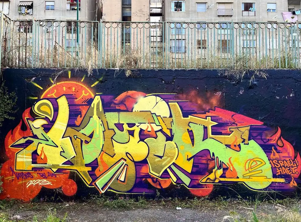 Logik | Hot Razzberry Logik