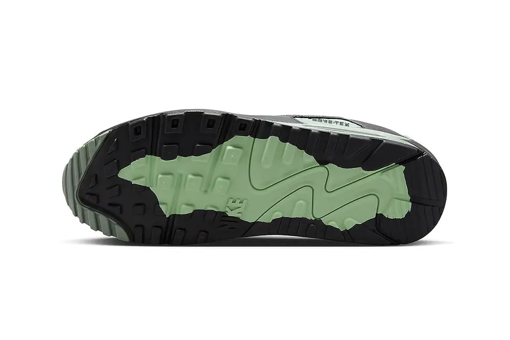 Nike Air Max 90 Gore-Tex In Black/Honeydew