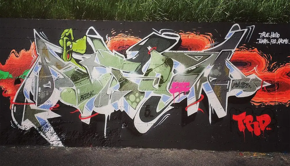 Atom One | Hot Razzberry Atom One