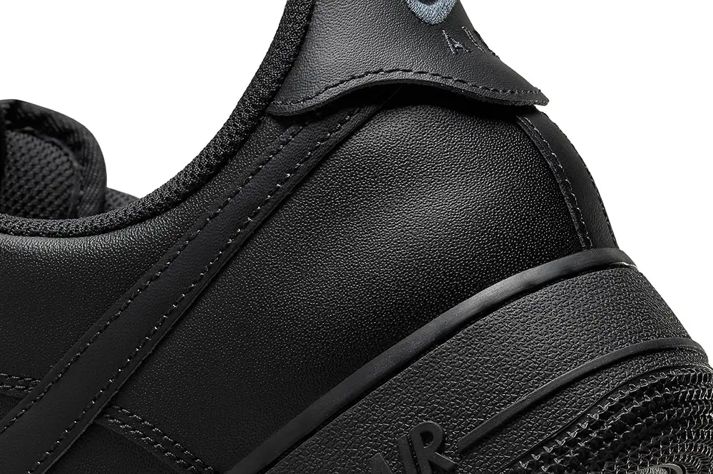 Nike Air Force 1 Low EasyOn "Triple Black" | Hot Razzberry Nike Air Force 1 Low EasyOn "Triple Black"