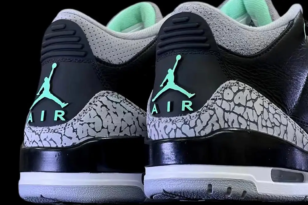 Air Jordan 3 "Green Glow" | Hot Razzberry Air Jordan 3 "Green Glow"