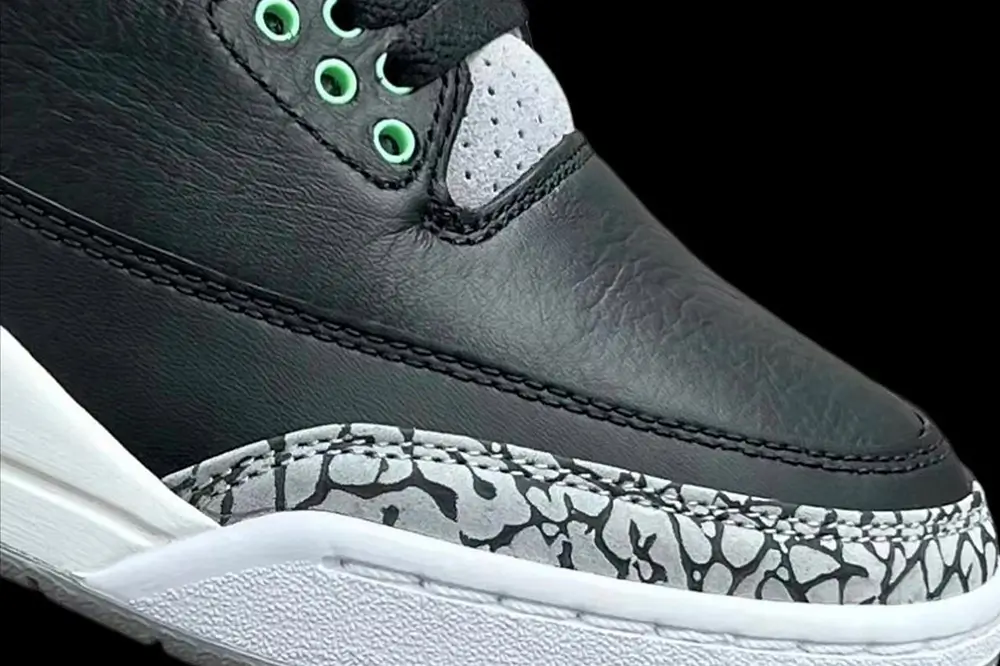 Air Jordan 3 "Green Glow" | Hot Razzberry Air Jordan 3 "Green Glow"