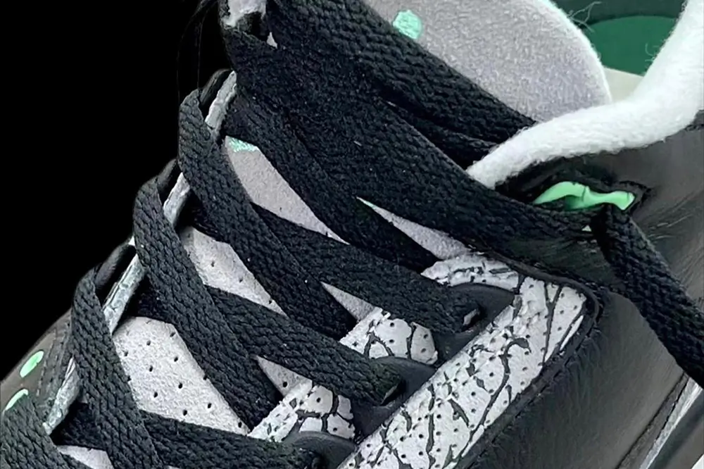 Air Jordan 3 "Green Glow" | Hot Razzberry Air Jordan 3 "Green Glow"