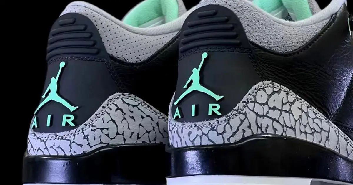 Air Jordan 3 "Green Glow" | Hot Razzberry Air Jordan 3 "Green Glow"