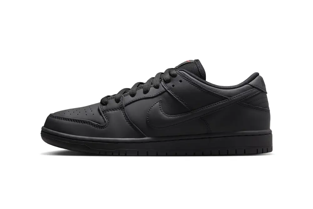 Nike SB Dunk Low Pro ISO "Triple Black"